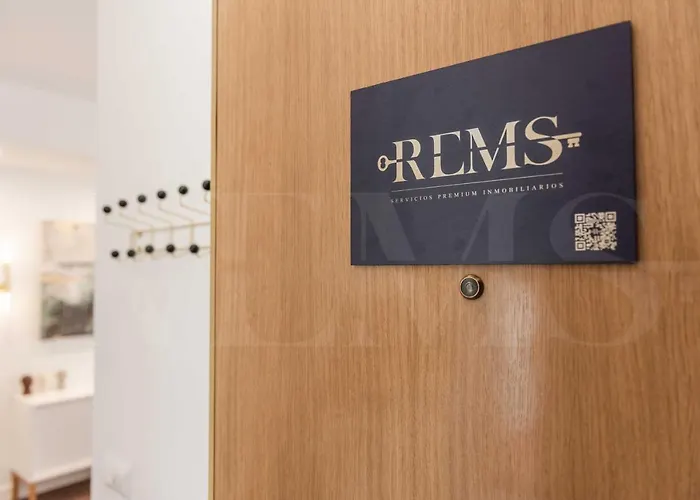 Designed Minimalist Apartment - Malaga Center By Rems
