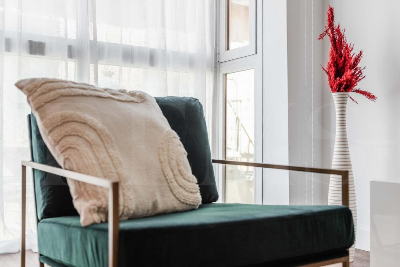 Apartment Designed Minimalist - Center By Rems