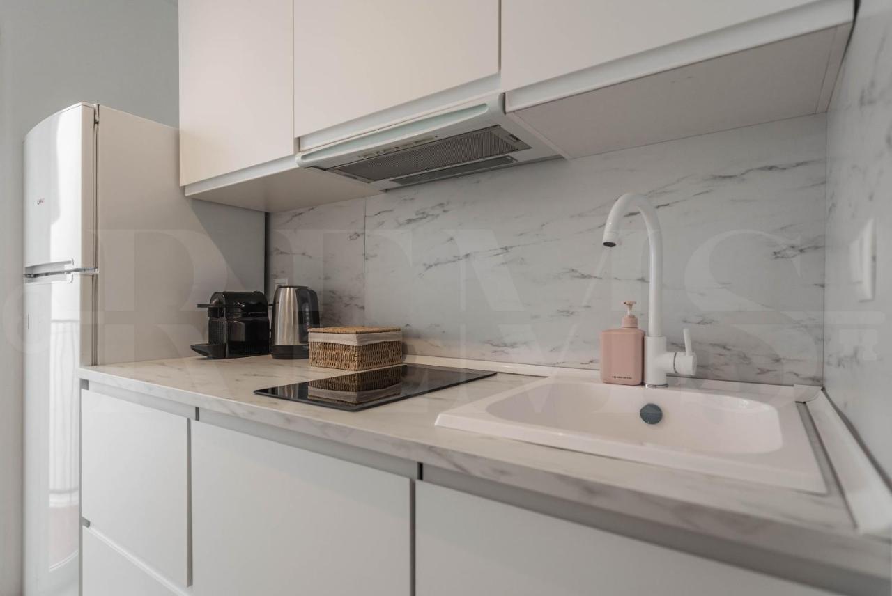 Apartment Designed Minimalist - Center By Rems